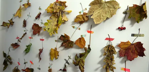 in herbst basteln mit kindern: herbstlicher rosenstrauss aus blättern in herbst basteln mit kindern: herbstlicher rosenstrauss aus blättern, Garten und Bauten