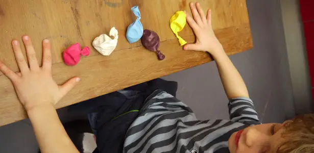 Stress-Bälle DIY – aus Luftballons und Knete selbst machen