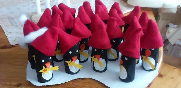 Pinguin-Adventskalender aus Klopapierrollen zum Selberbasteln