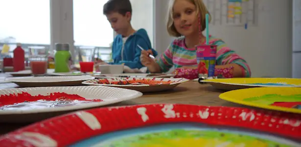 Tolla Pappteller-Kunst für Kinderparties