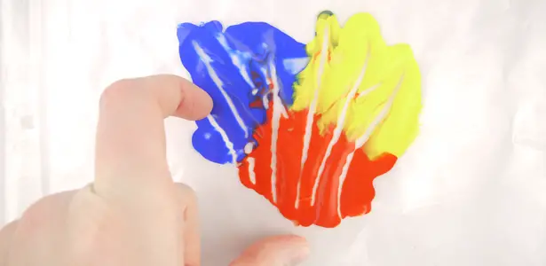 Muntere Matscherei ohne Kleckerei – „saubere“ Kinderkunst