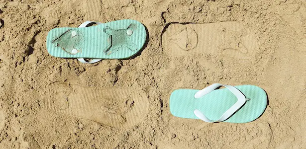 Die magischen Spuren der Badelatschen – Kinder Flip-Flops