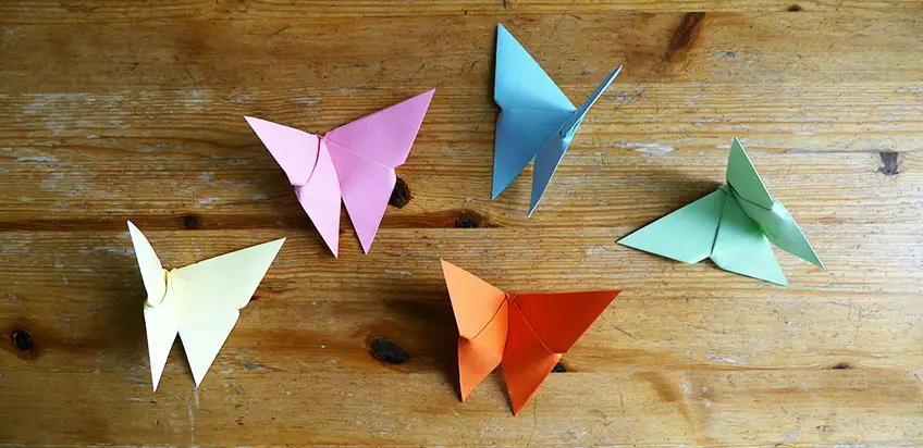 Origami-Schmetterlinge mit Kindern basteln