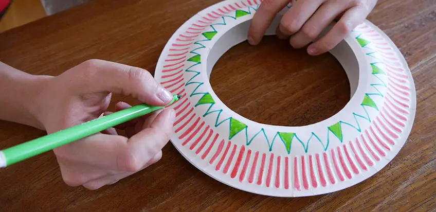 Frisbee selber basteln aus Papptellern – super schnell und super einfach!