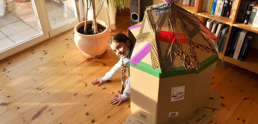 Haus aus Pappe – die schönste Spielsache der Welt!