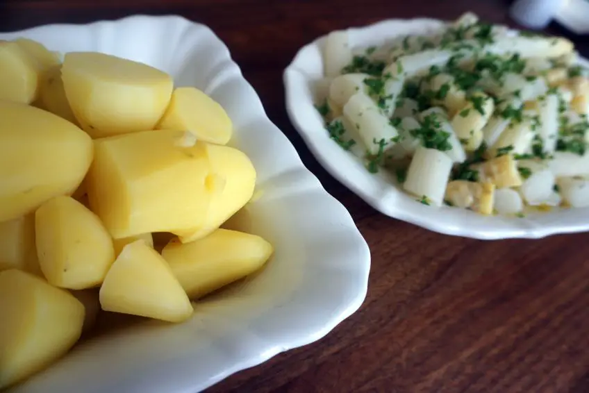 Spargelsalat mit gekochtem Spargel