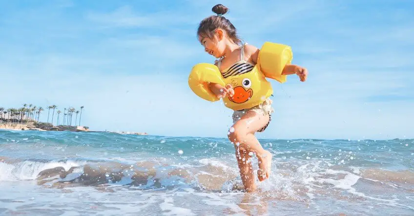 5 Tipps, um Kindern die Angst vorm Schwimmen zu nehmen