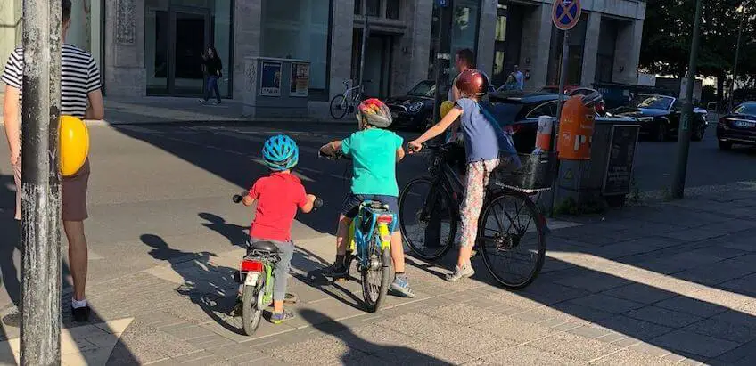 Fahrradhelm nur für die Kinder? Oder auch für Mama und Papa?