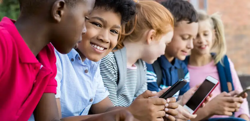 Handyverbot an französischen Schulen – brauchen wir das auch?
