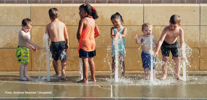 Wasser erforschen – Anregung für den Sommer mit 17 Forscherfragen für die Kinder