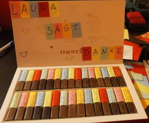 Abschiedsgeschenk Tagesmutter Schachtel Merci mit selbst beschrifteten Klebestreifen