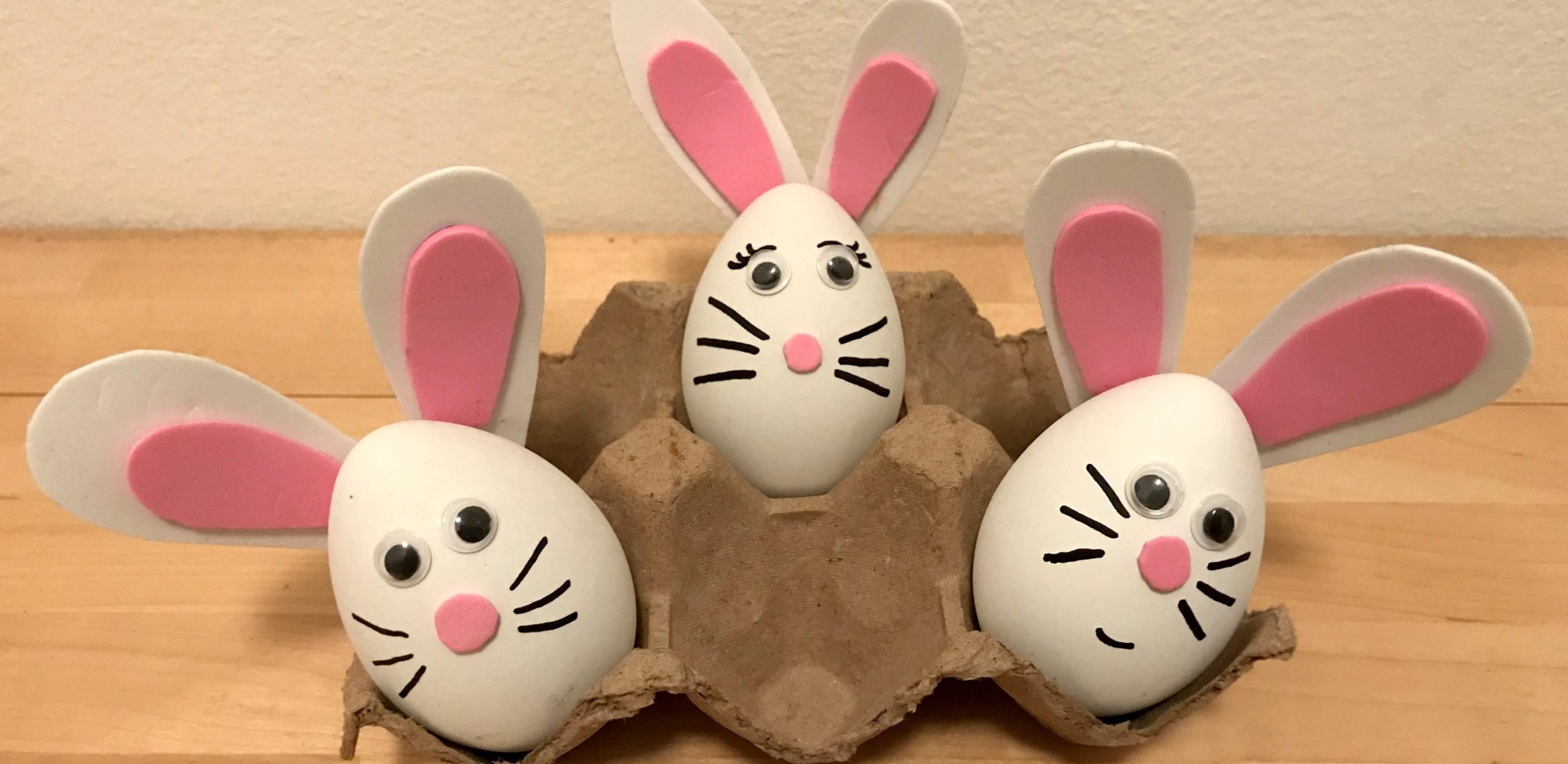 Lustige Eier-Osterhasen mit Kindern basteln