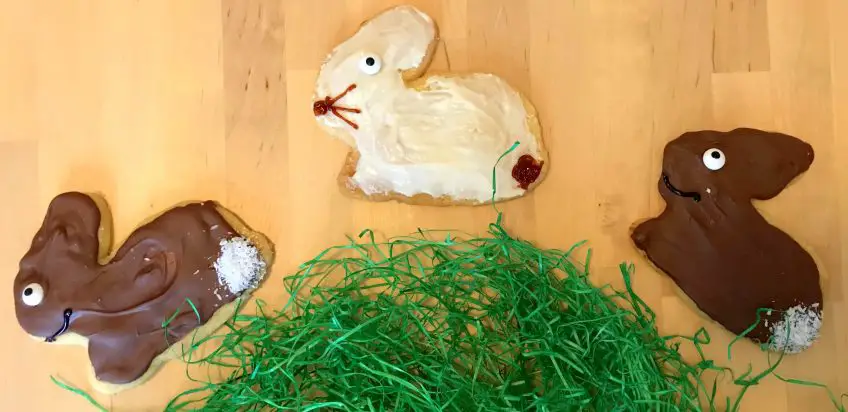 Feierliches Ostergebäck – hoppelnde Hasenkekse mit Kindern backen