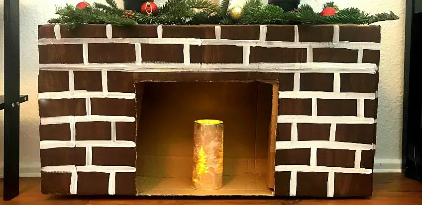 Festliche Deko: Weihnachtlichen Kamin aus einem Karton basteln