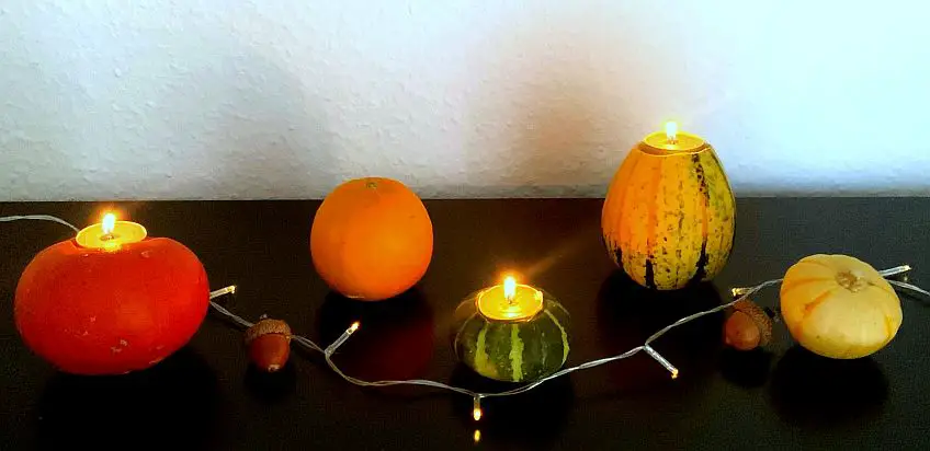 Herbstliche Kürbis-Teelichter selber machen – für eine wunderbare Herbst-Beleuchtung
