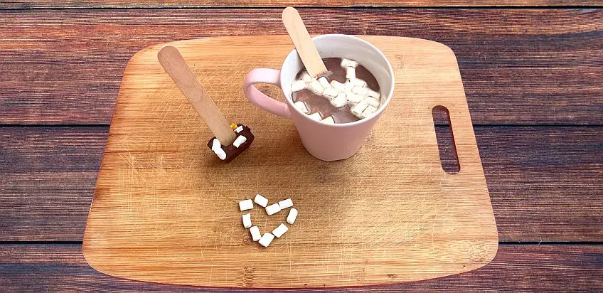 Heiße Schokolade am Stiel – Das ideale Getränk für warme Wintertage!